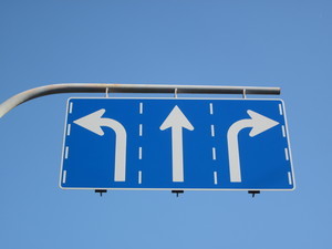 進行方向別通行区分の標識