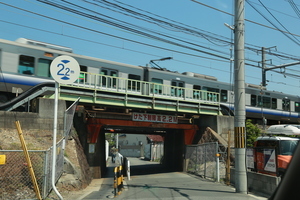 JR阪和線 高さ制限の標識